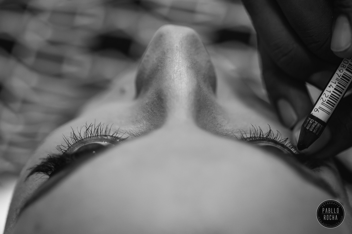 retoque na maquiagem da noiva