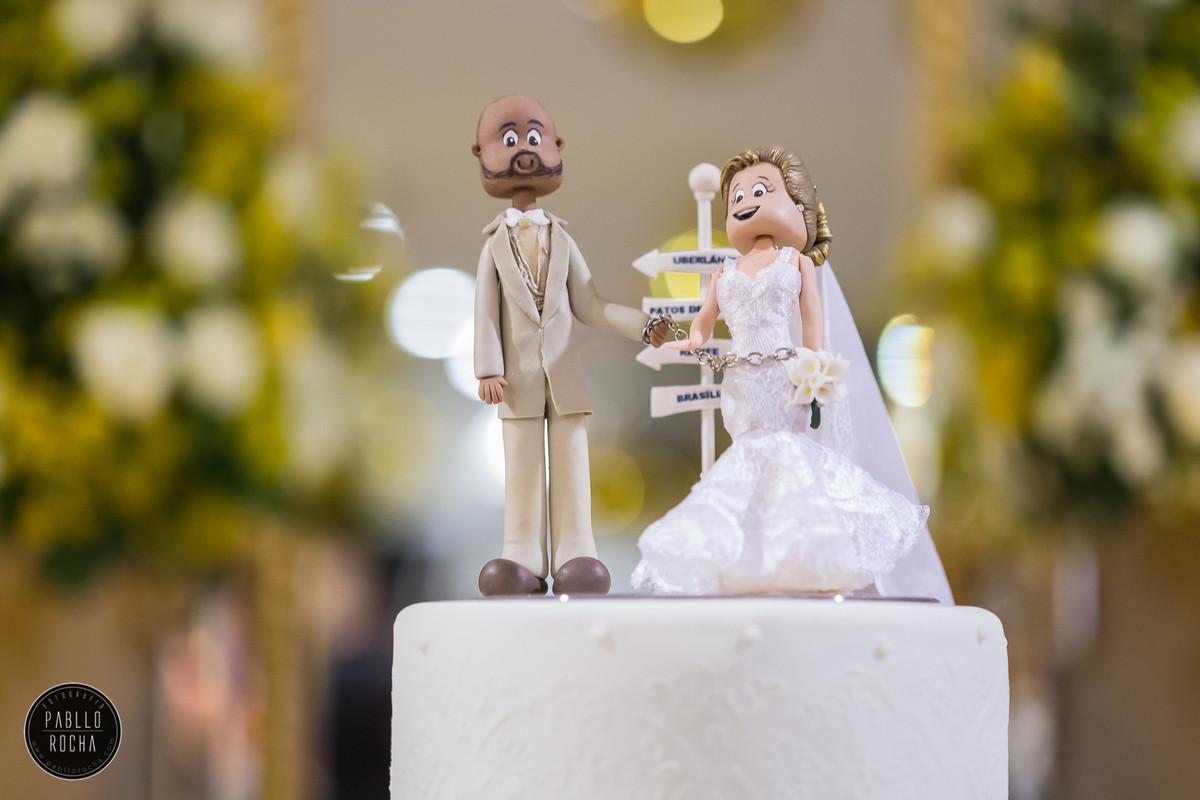 Bisqui dos noivos, caricatura noivos , noivos em cima do bolo