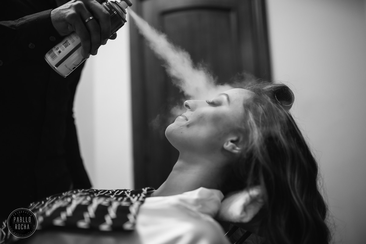 noiva sendo maquiada