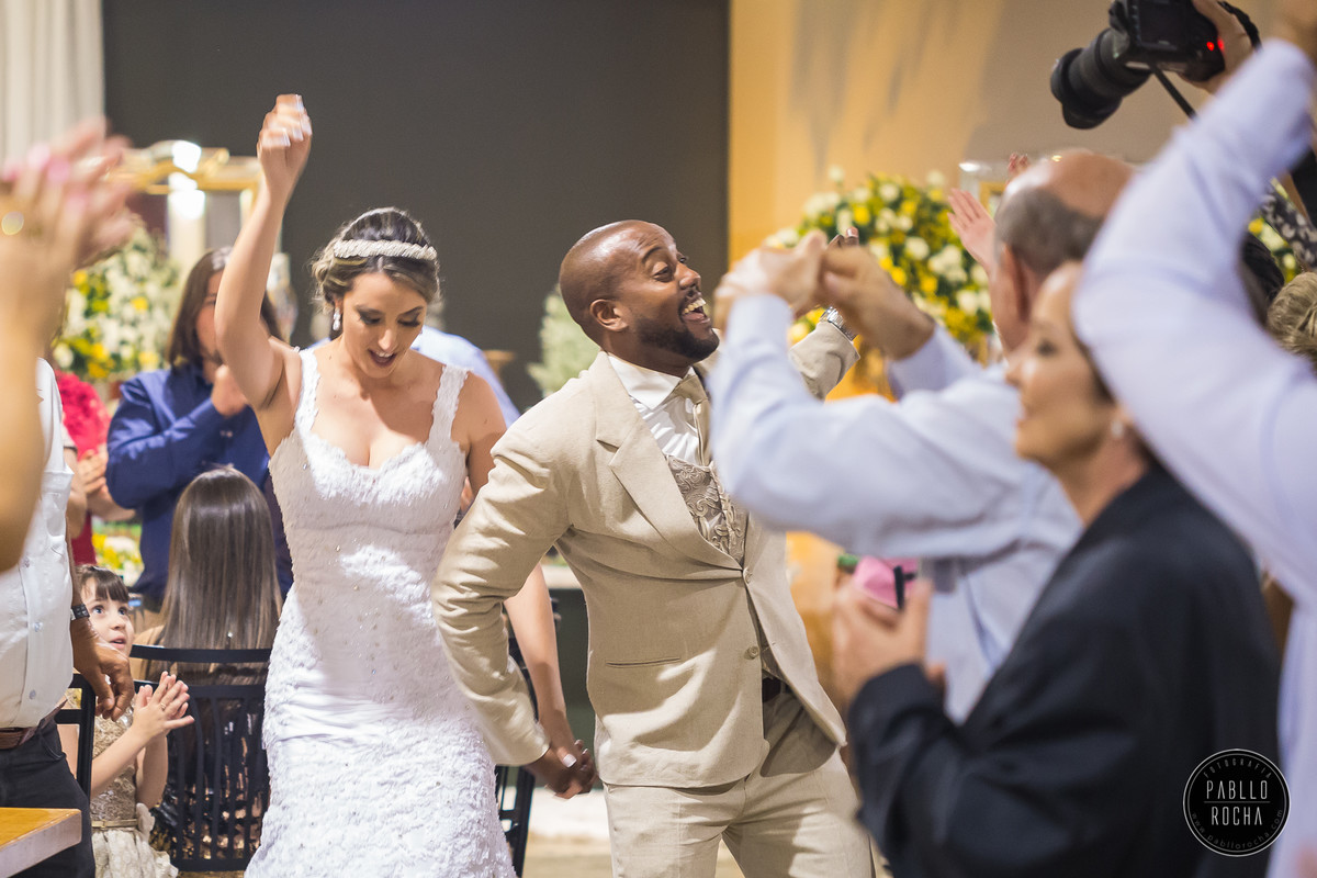 noivos quebrando tudo