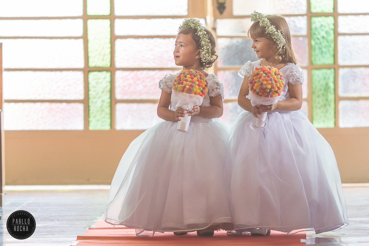 entrada das daminhas. Pablo Rocha Fotografia | #fotografiacasamento #fotografoPatosdeMinas #FotografodeCasamentoMinasGerais