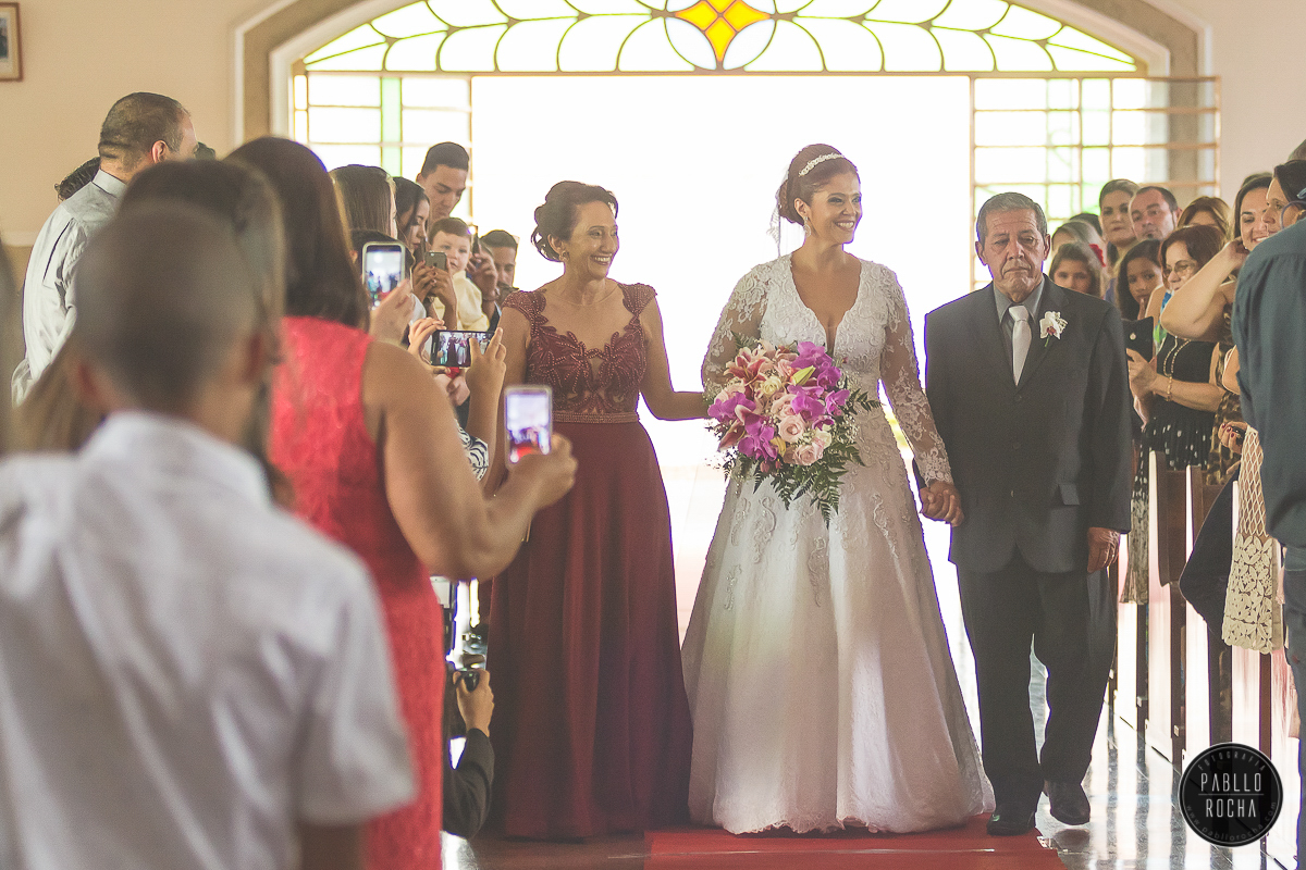 entrada da noiva. Pablo Rocha Fotografia | #fotografiacasamento #fotografoPatosdeMinas #FotografodeCasamentoMinasGerais