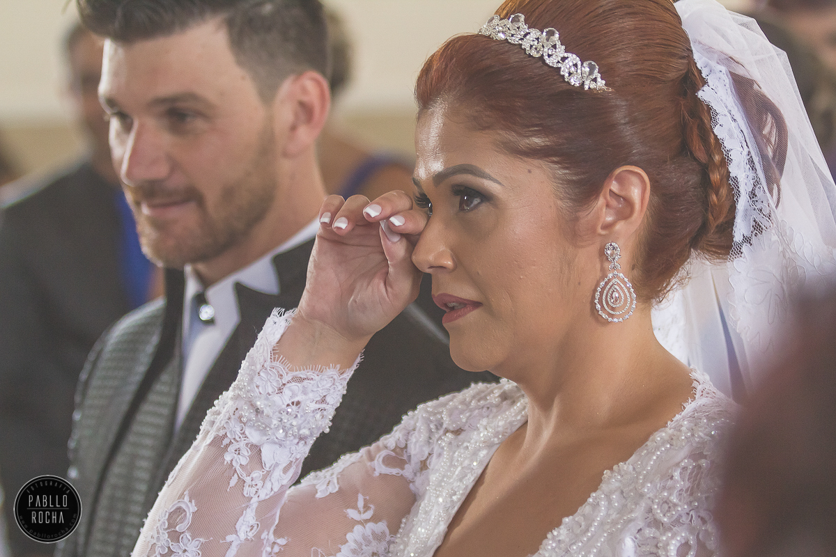 noiva se emocionando