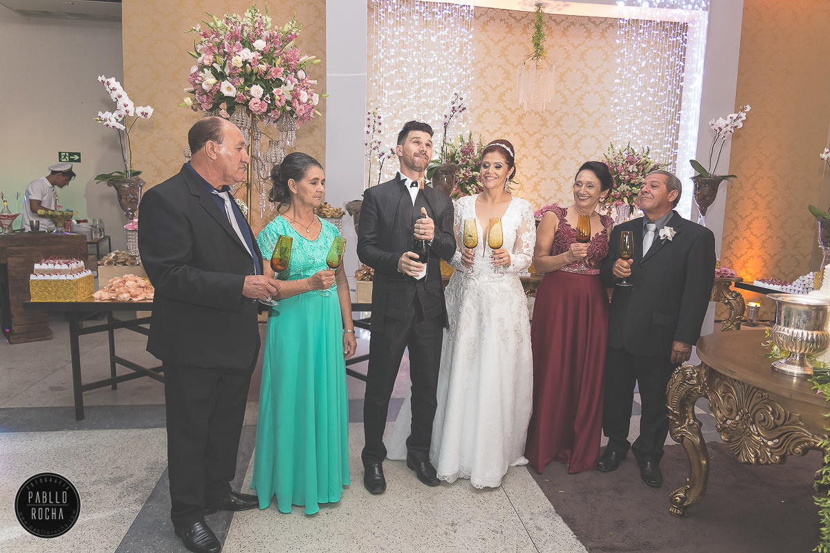 brinde dos noivos com a família