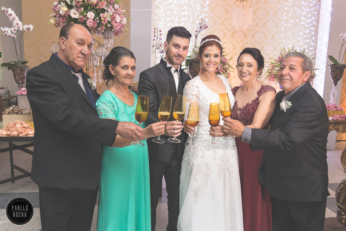 brinde dos noivos com a família