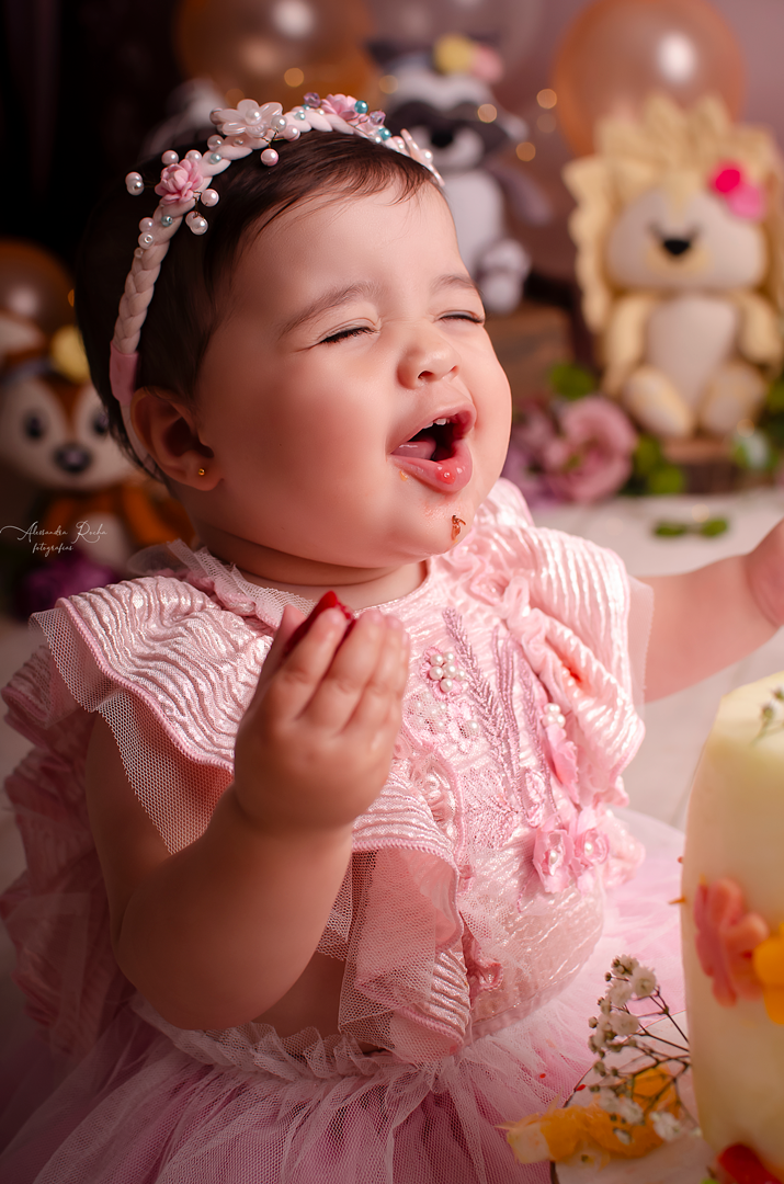 Ensaio Smash the cake realizado no Estudio especializado em Contagem/MG