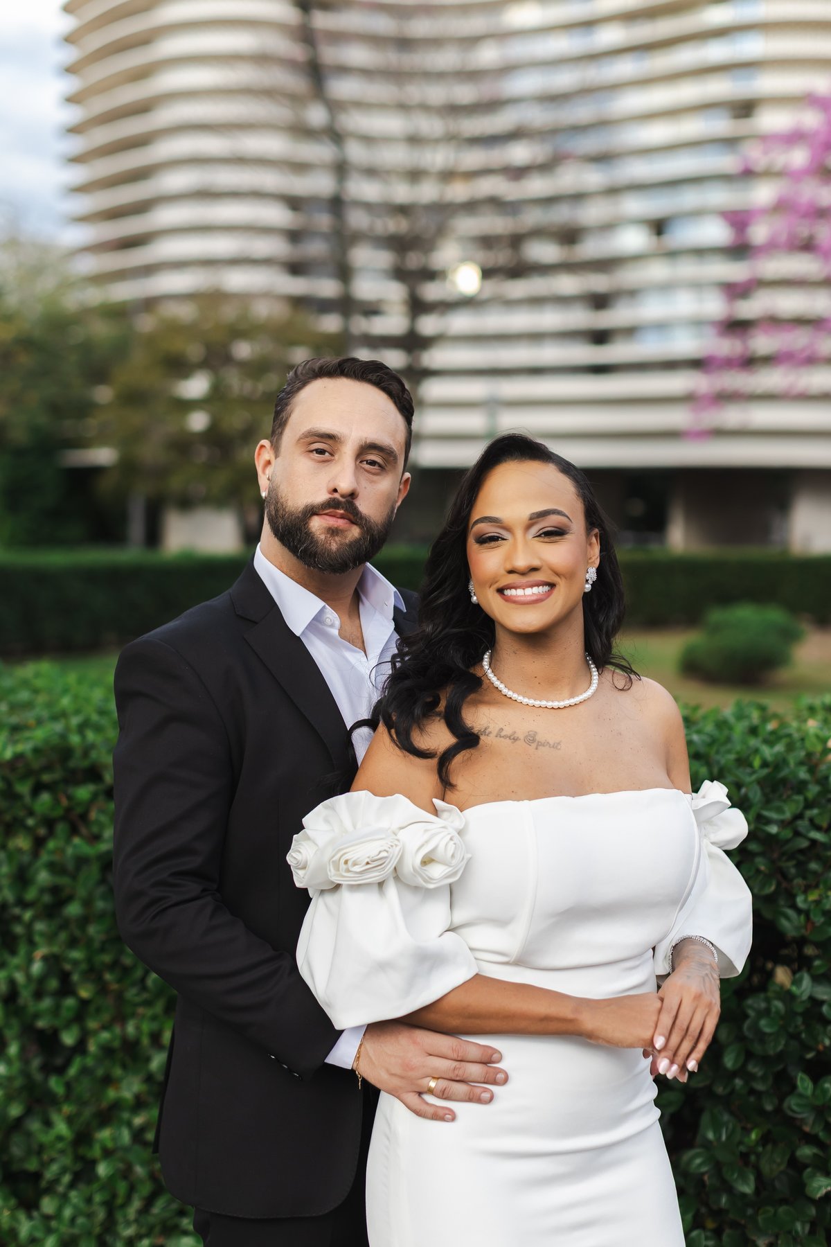 Nathalia e Enrico sorrindo durante ensaio pré-wedding em Belo Horizonte