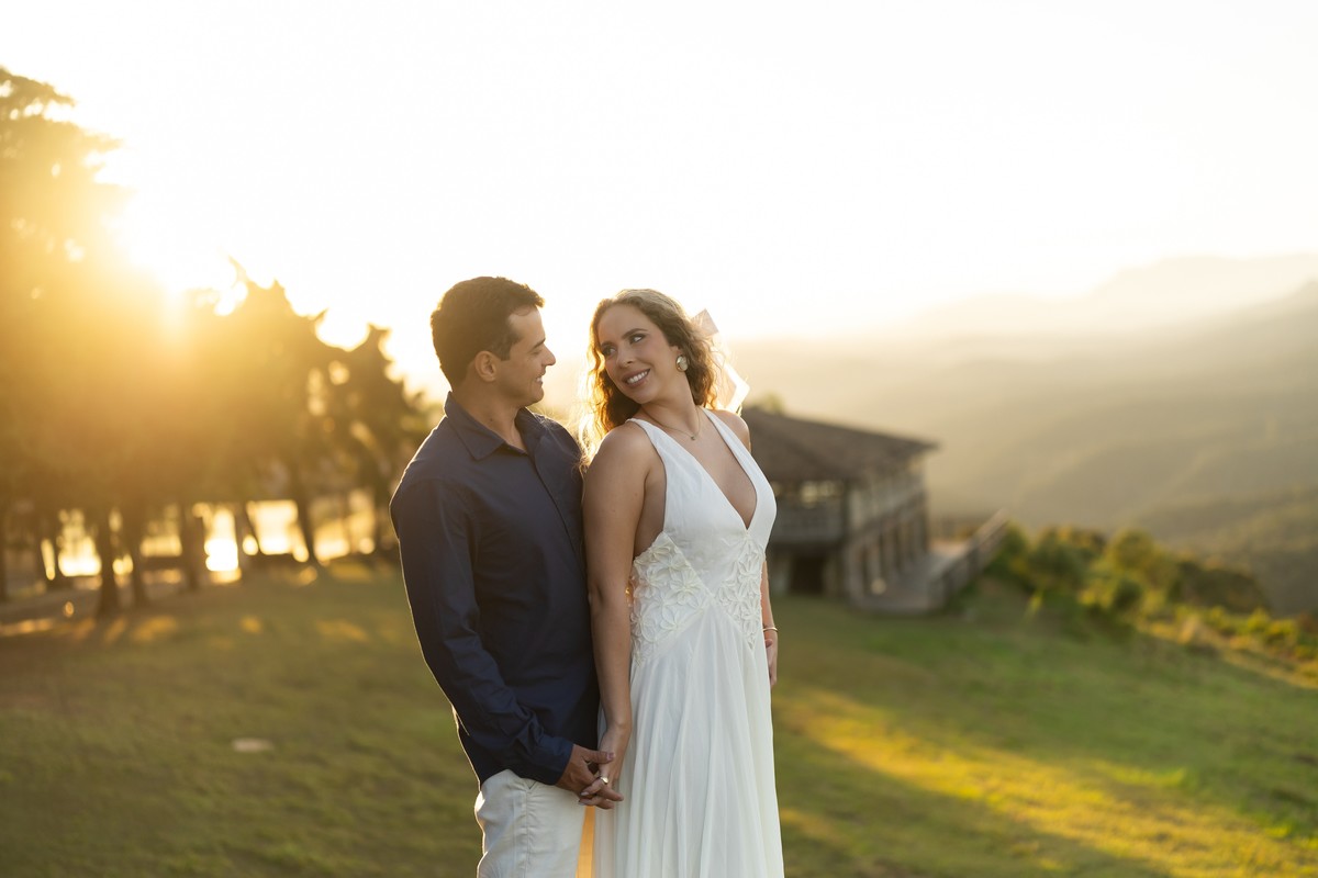 Rosa e Alef ao pôr do sol no deck do Hotel Vila Relicário, Ouro Preto