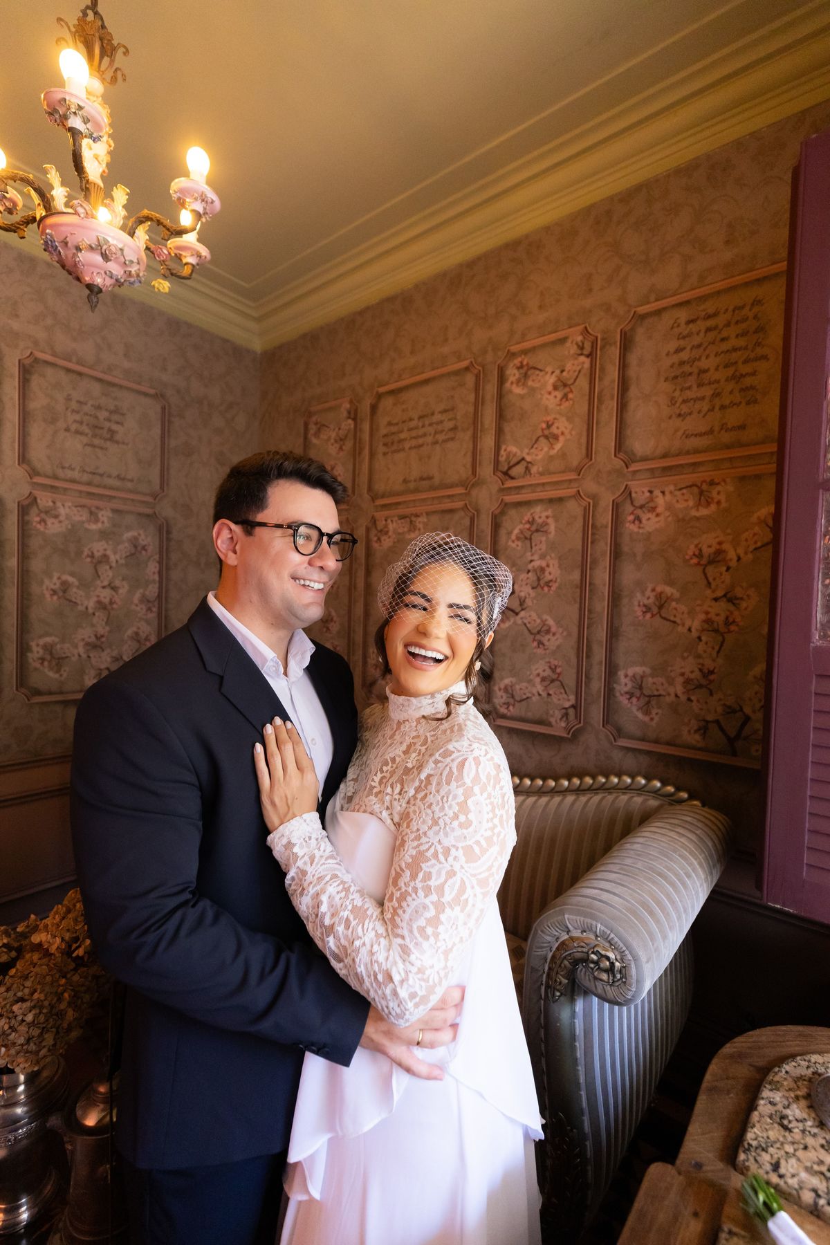 Fotos de pré-casamento vintage em cenário de época na Casa Belloni BH