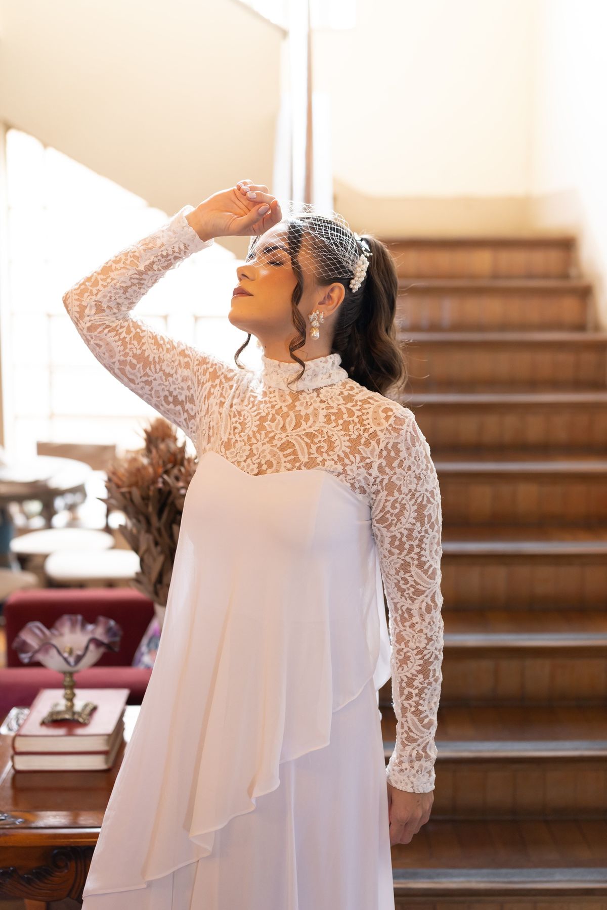 Inspiração para ensaio pré-casamento vintage com vestido de renda