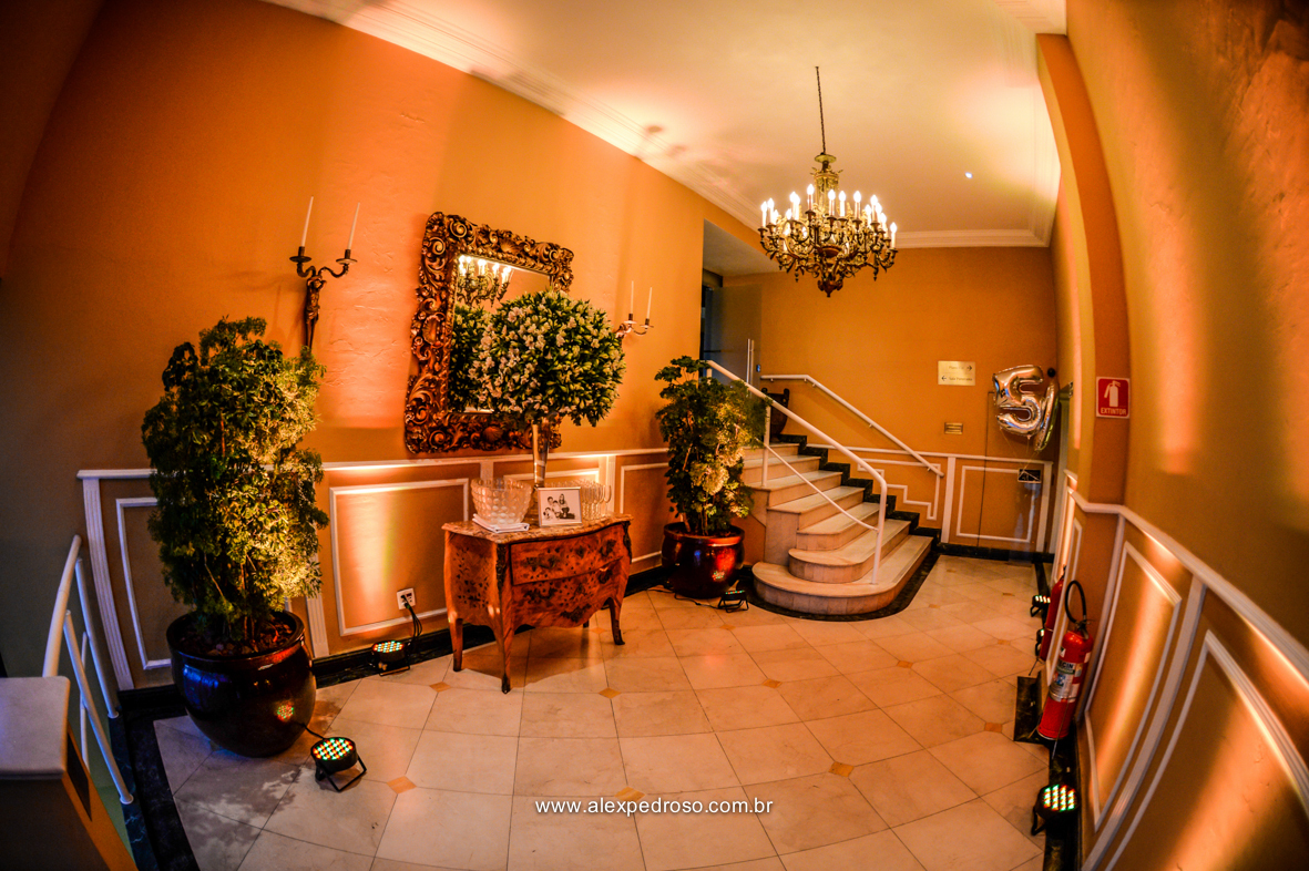 foto do hall principal do restaurante Terraço Italia que fico no predio circulo Italiano no centro de sao Paulo onde se tem a vista de sao paulo 