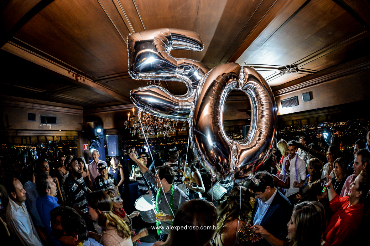 balões de gas helio com numero 50 no terraco italia centro de sao paulo 