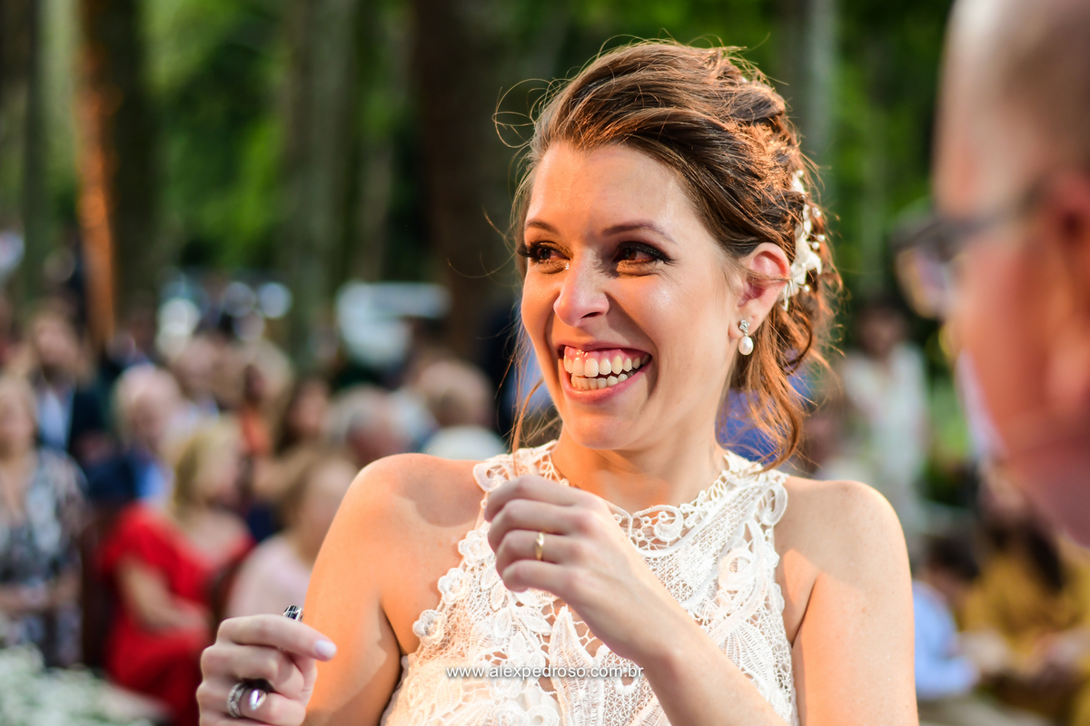 noiva com um sorriso espontâneo