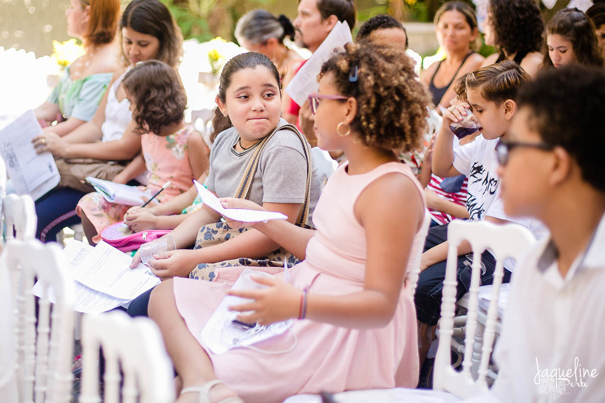 jaqueline-porto-fotografia-de-batizado-de-menina-e-festa-de-um-ano-gruta-nossa-senhora-de-lourdes-tijuca-rio-de-janeiro-convidados-interagindo