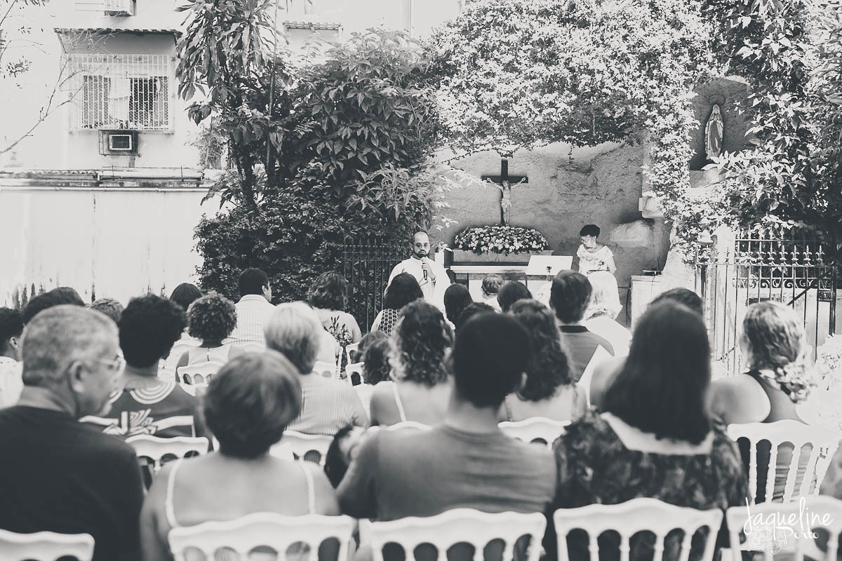 jaqueline-porto-fotografia-de-batizado-de-menina-e-festa-de-um-ano-gruta-nossa-senhora-de-lourdes-tijuca-rio-de-janeiro-salao-com-convidados