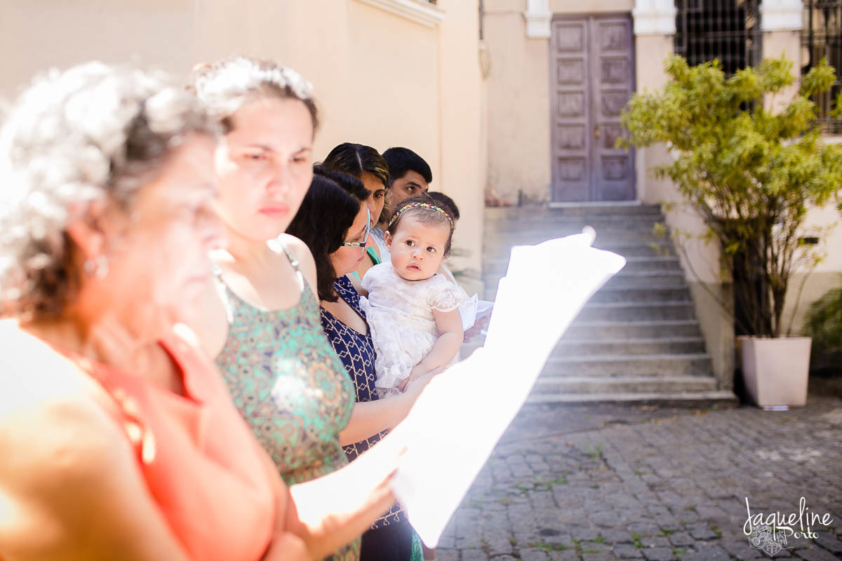 jaqueline-porto-fotografia-de-batizado-de-menina-e-festa-de-um-ano-gruta-nossa-senhora-de-lourdes-rio-de-janeiro-momento-da-missa