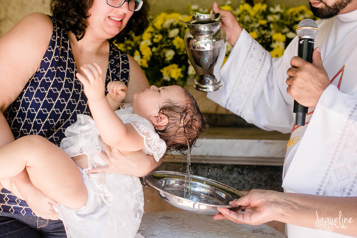 jaqueline-porto-fotografia-de-batizado-de-menina-e-festa-de-um-ano-gruta-nossa-senhora-de-lourdes-tijuca-rio-de-janeiro-agua-benta