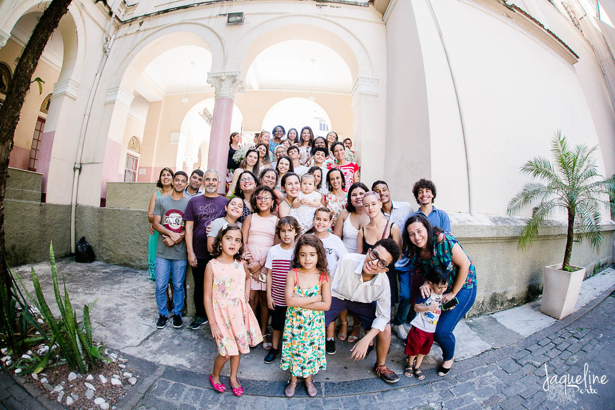 jaqueline-porto-fotografia-de-batizado-de-menina-e-festa-de-um-ano-gruta-nossa-senhora-de-lourdes-rio-de-janeiro-convidados-reunidos