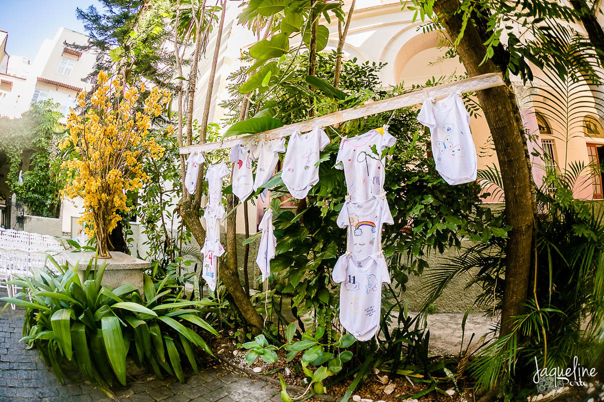fotografia-de-batizado-de-menina-gruta-nossa-senhora-de-lourdes-tijuca-rio-de-janeiro-decoracao-do-espaco-da-festa-fotografa-jaqueline-porto