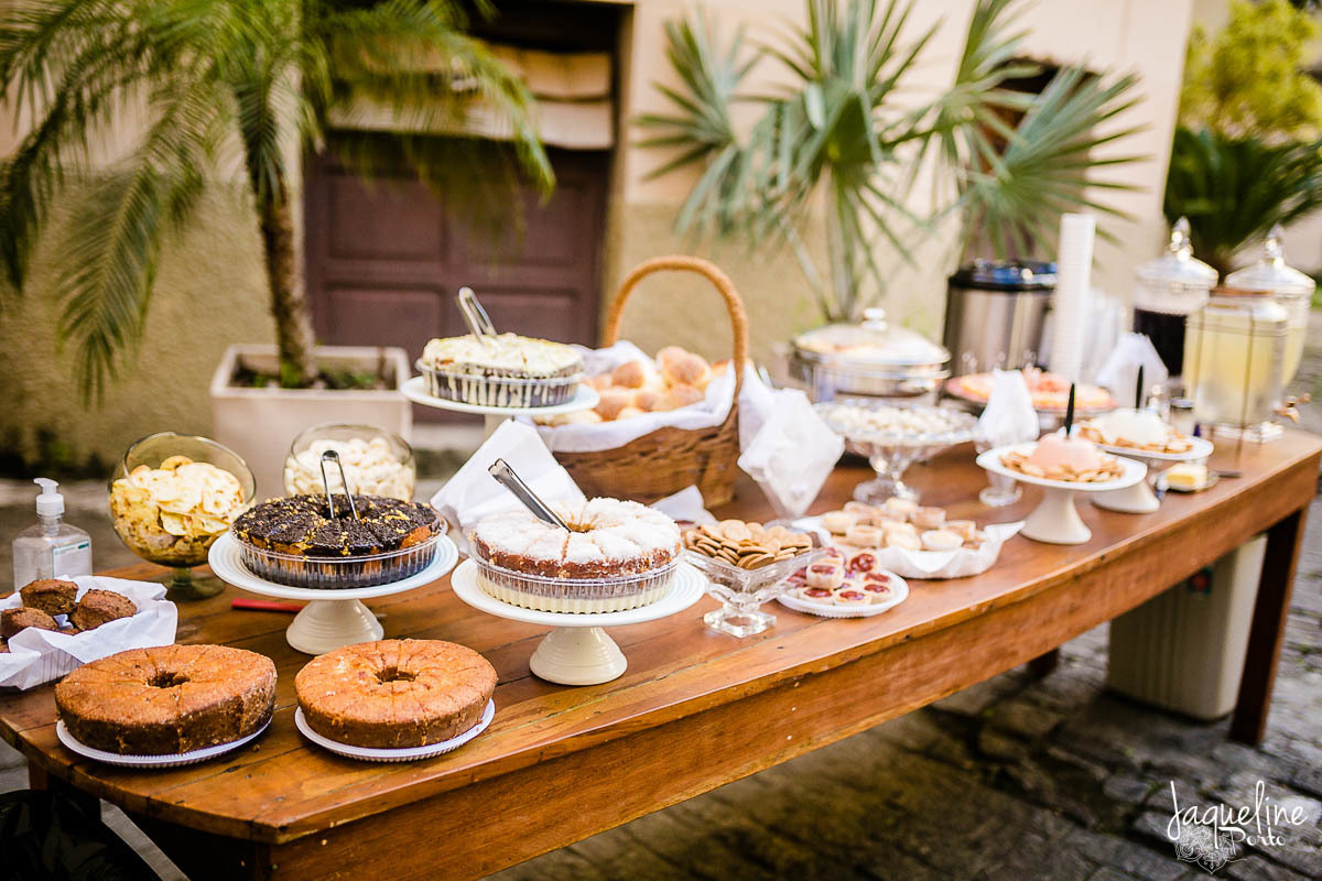 fotografia-de-batizado-de-menina-e-festa-de-um-ano-gruta-nossa-senhora-de-lourdes-tijuca-rio-de-janeiro-mesa-do-brunch-arrumada