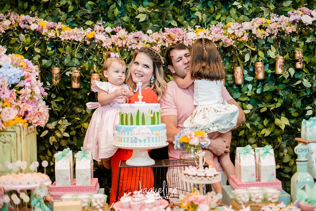 Festa-um-ano-Quintal-de-Contos-tema-Jardim-Encantado-Menina-300
