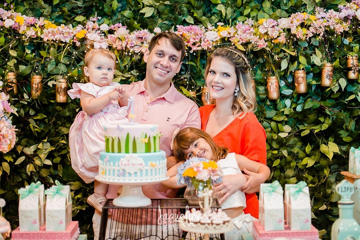 Festa-um-ano-Quintal-de-Contos-tema-Jardim-Encantado-Menina-400