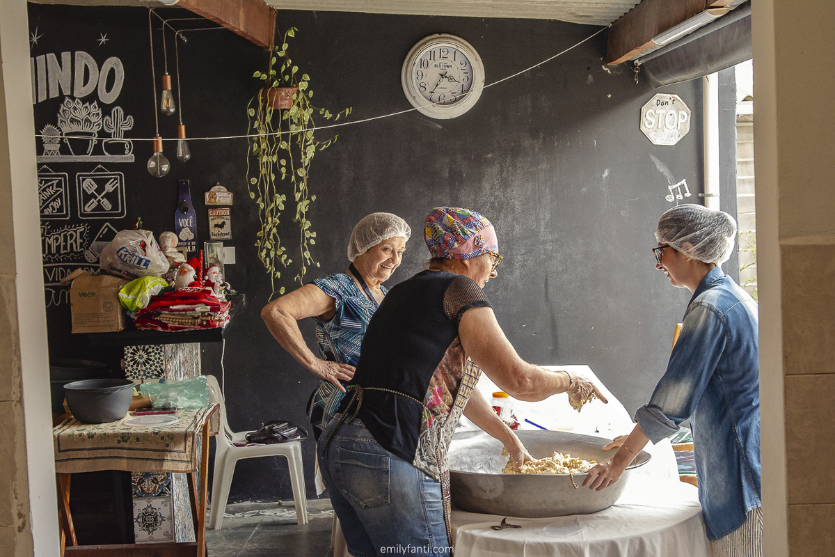 confraternização, culinária, culinária portuguesa, emily fanti, encontro de família, festa, festa de família, filhoses, fotografia de família, fotografia documental, receita de família, registro fotográfico, reunião familiar, tradição