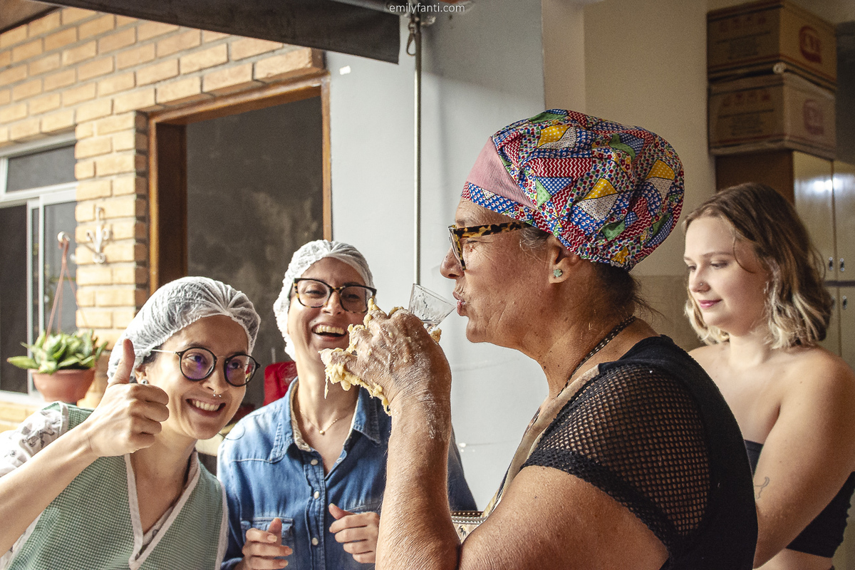 confraternização, culinária, culinária portuguesa, emily fanti, encontro de família, festa, festa de família, filhoses, fotografia de família, fotografia documental, receita de família, registro fotográfico, reunião familiar, tradição
