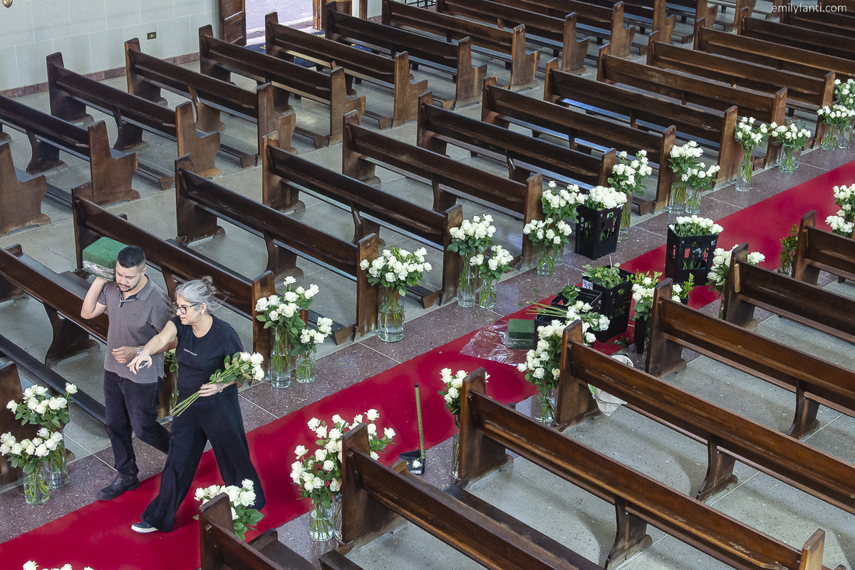 cobertura fotográfica, decor, decoração, decoração de igreja, decoradora, emily fanti, flores, florista, flowers, fotografia de casamento, fotografia de flores, montagem de decoração, noivas, rosas, foto de flores, decoração de casamento, decor casamento