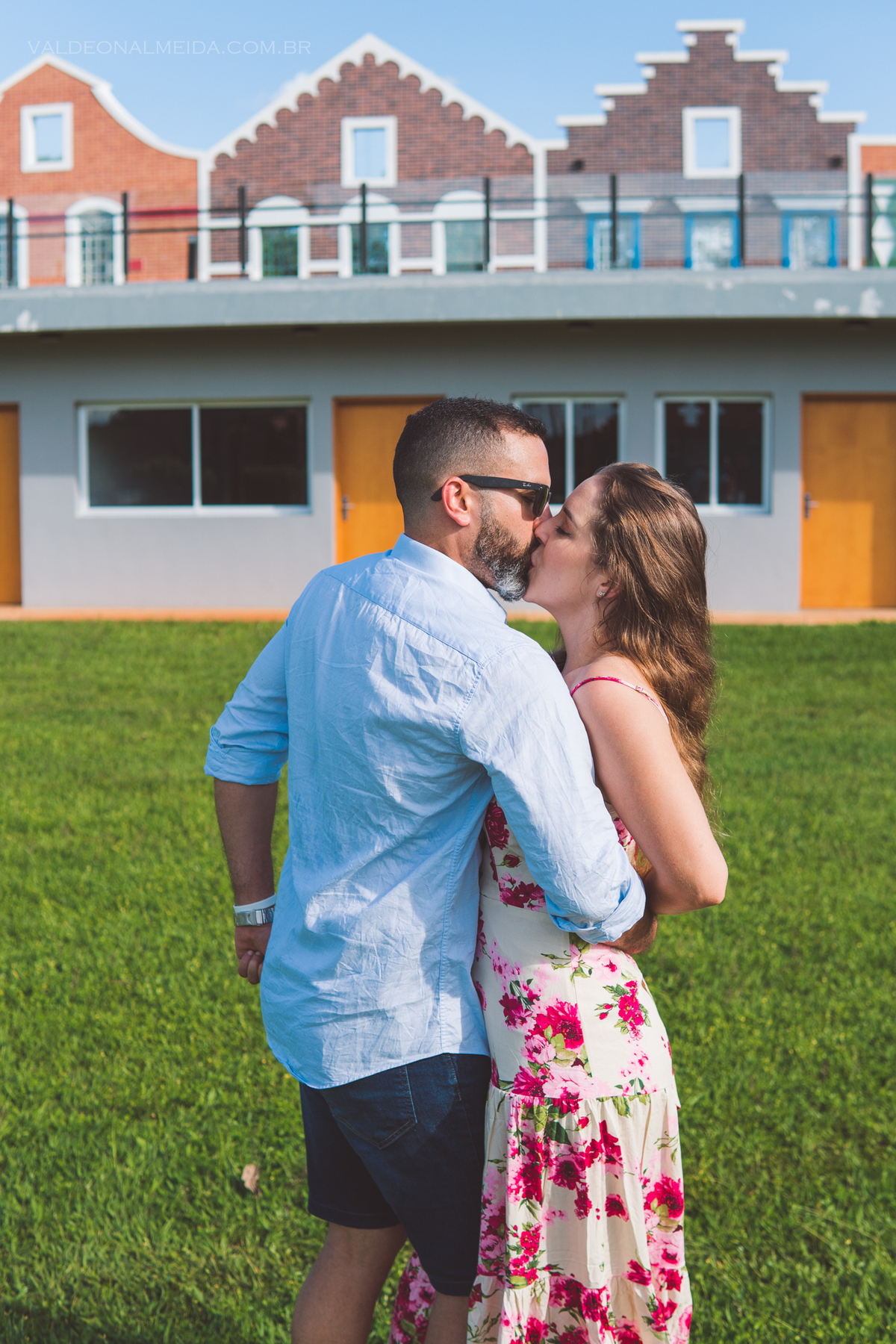 Ensaio fotográfico de Lua de mel em Holambra nos pontos turísticos da cidade e nas plantações de flores