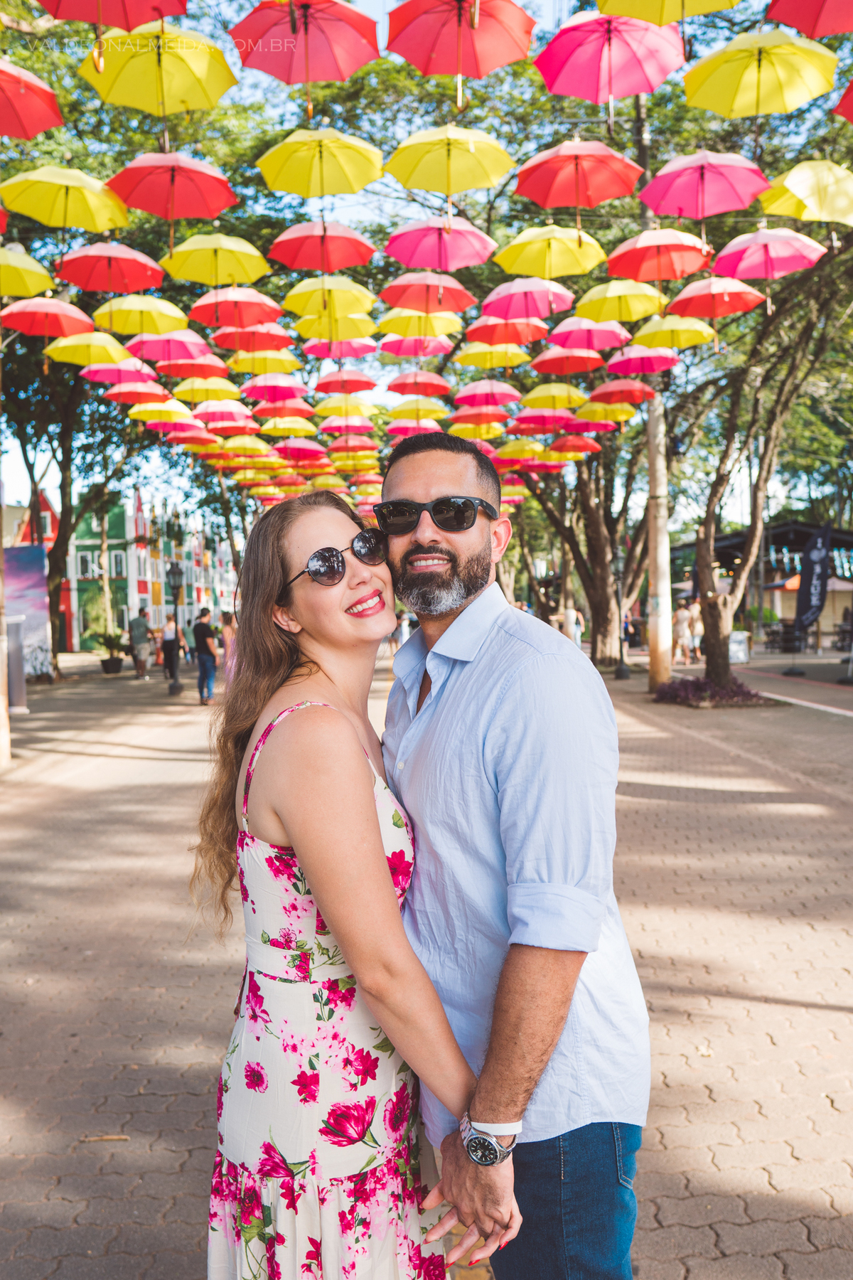 Ensaio fotográfico de Lua de mel em Holambra nos pontos turísticos da cidade e nas plantações de flores