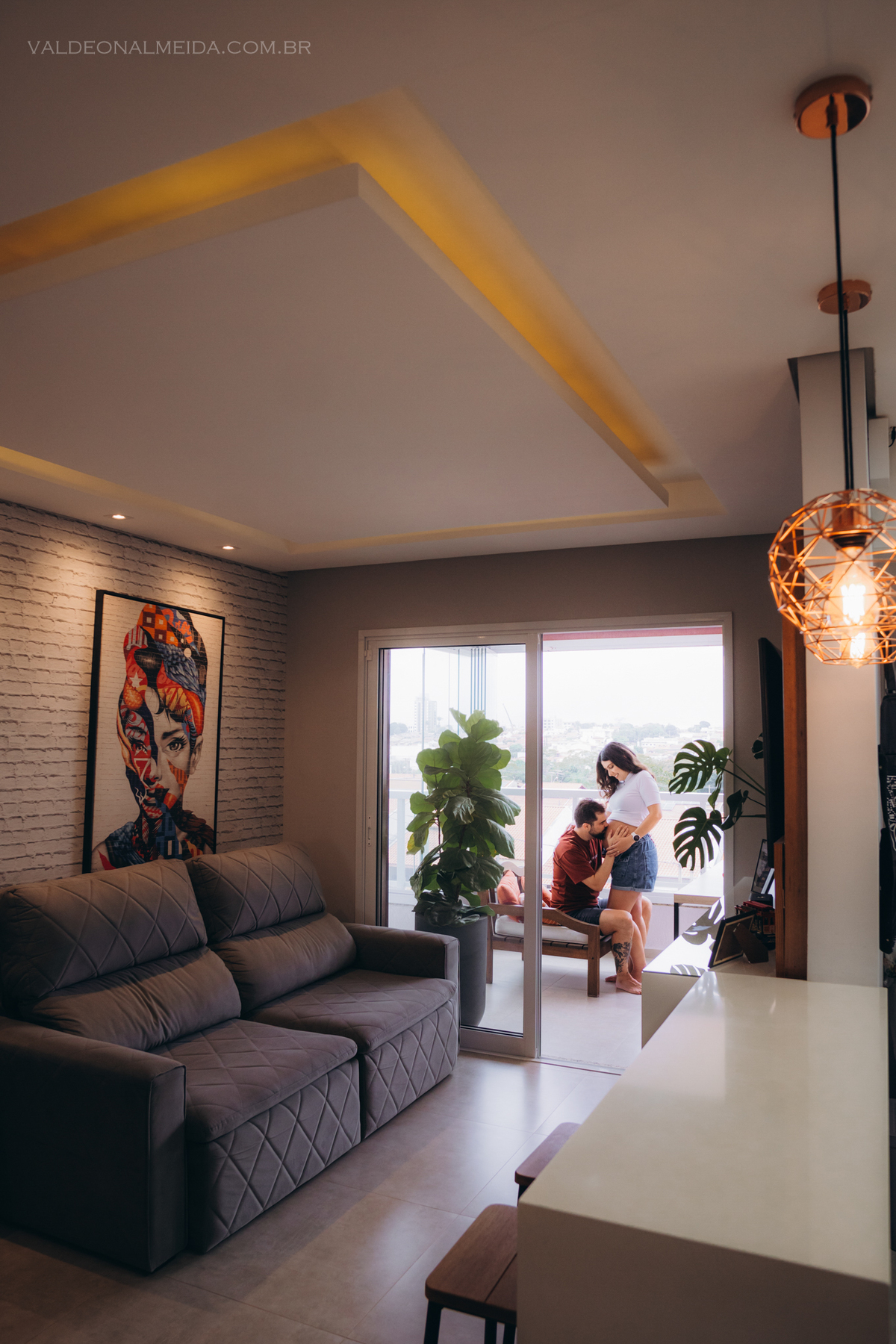 Ensaio de gestante e de família em casa e ao ar livre no parque dos lagos em Jaguariuna 