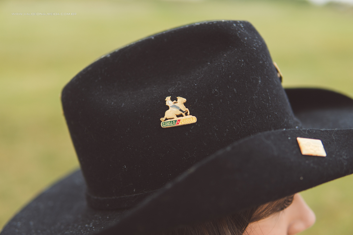 Ensaio fotográfico de 15 anos em Holambra, Macena Flores, com cavalo e nas plantações de girassol e lavanda. Ensaio feminino, ensaio 15 anos country - Beatriz Finotti
