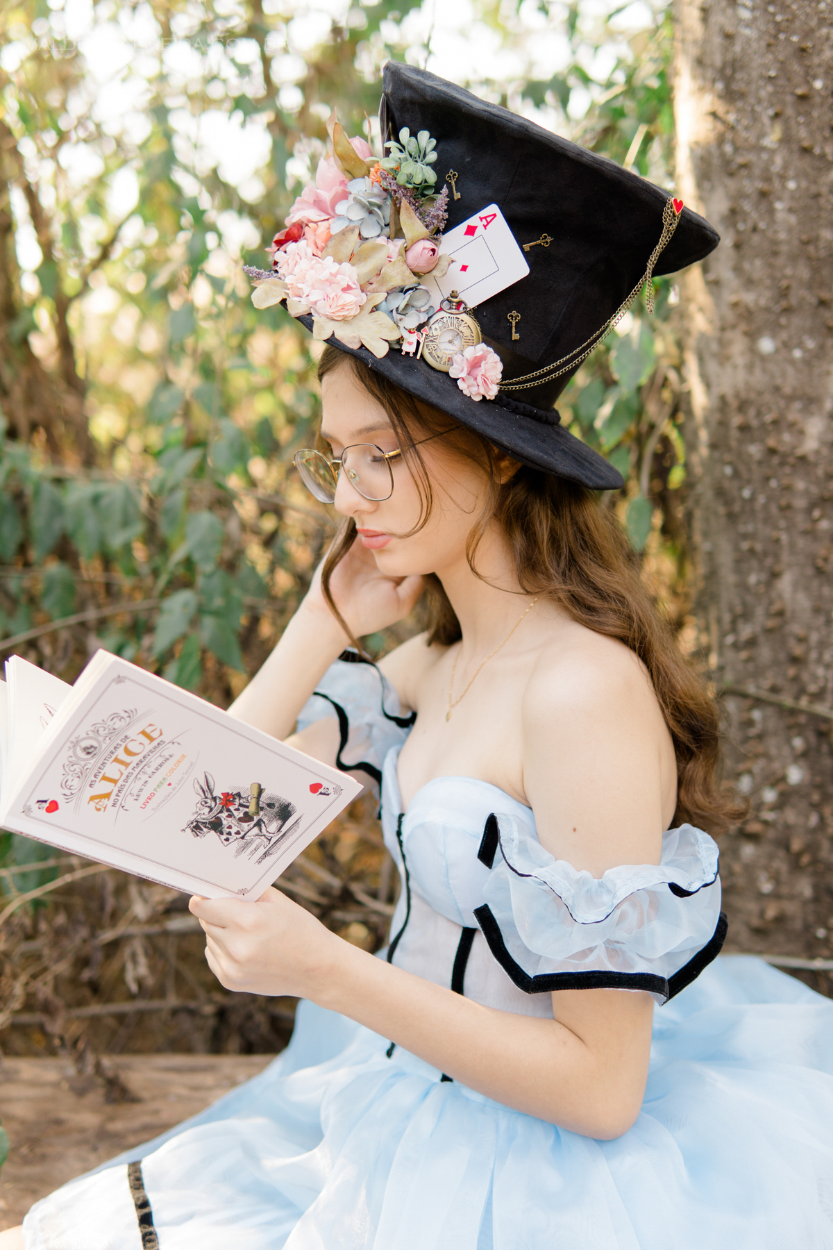 Ensaio fotográfico de 15 anos da Livia em Holambra - Alice no pais das maravilhas 
