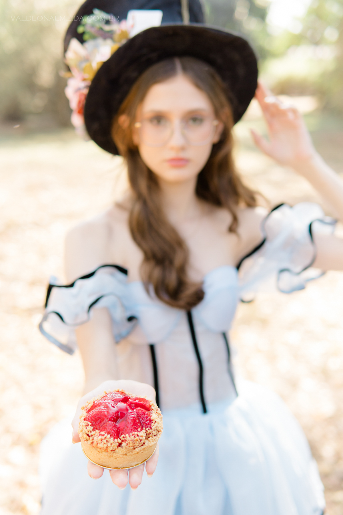 Ensaio fotográfico de 15 anos da Livia em Holambra - Alice no pais das maravilhas 