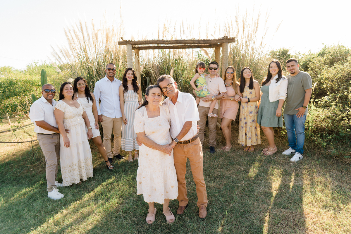 Ensaio de casal e família em Holambra no por do sol e com cavalo