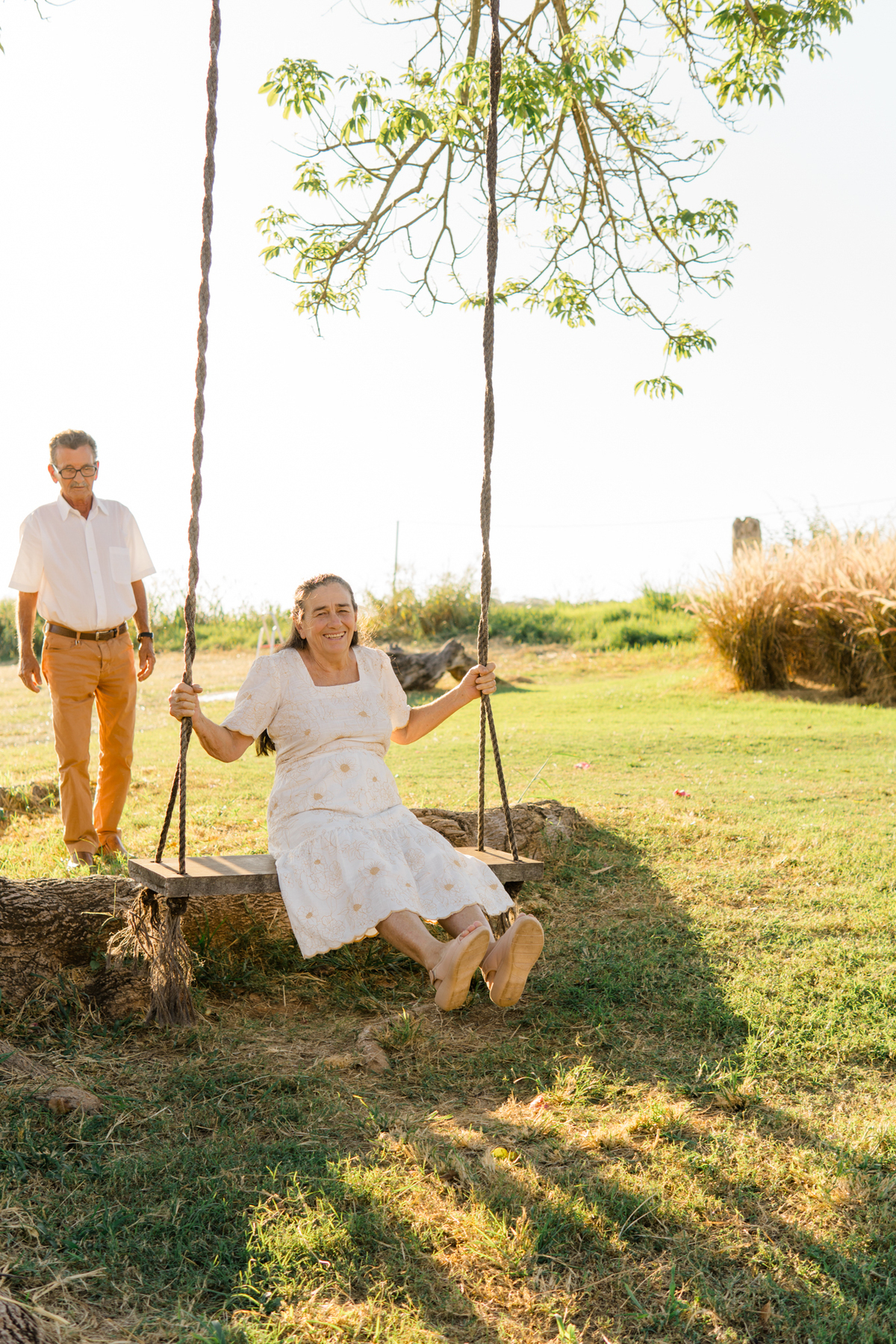 Ensaio de casal e família em Holambra no por do sol e com cavalo