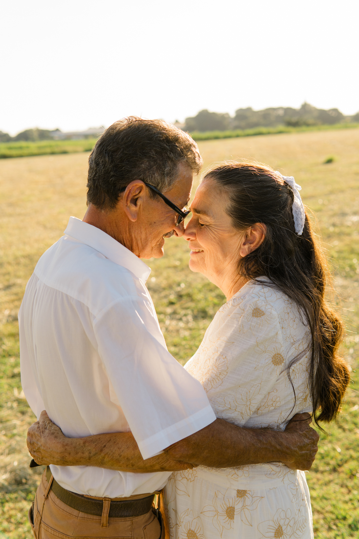 Ensaio de casal e família em Holambra no por do sol e com cavalo