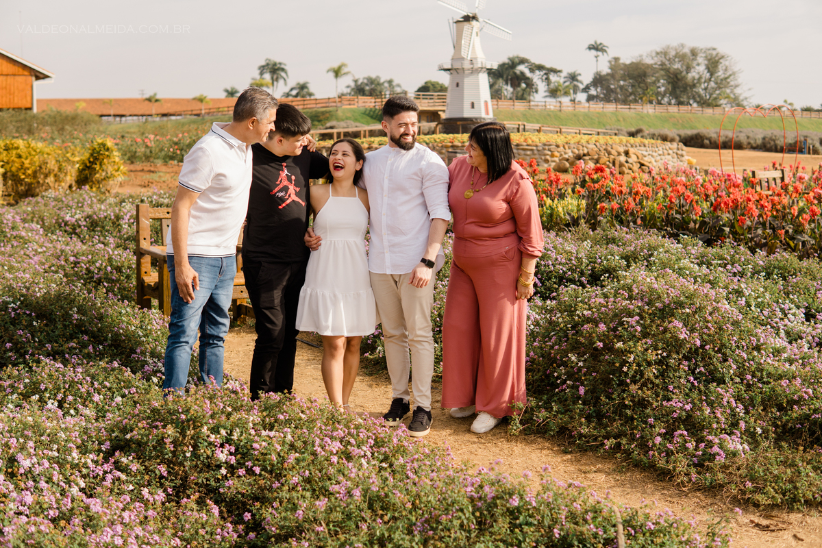 Pedido de casamento surpresa no Macena Flores em Holambra 