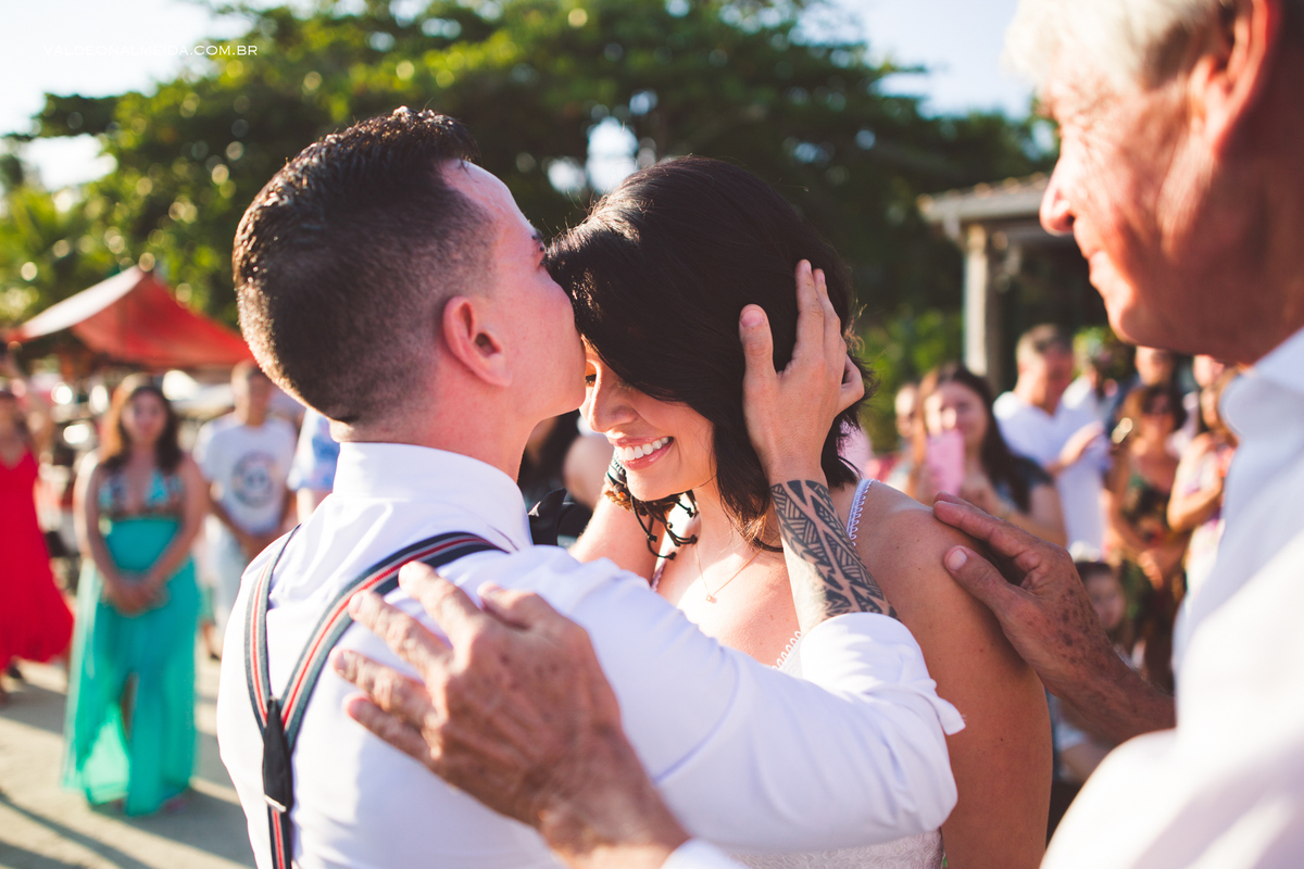 Casamento Drika e Diogo, estilo pé na areia, realizado no Pris Hotel na praia de Barequecaba em São Sebastião 