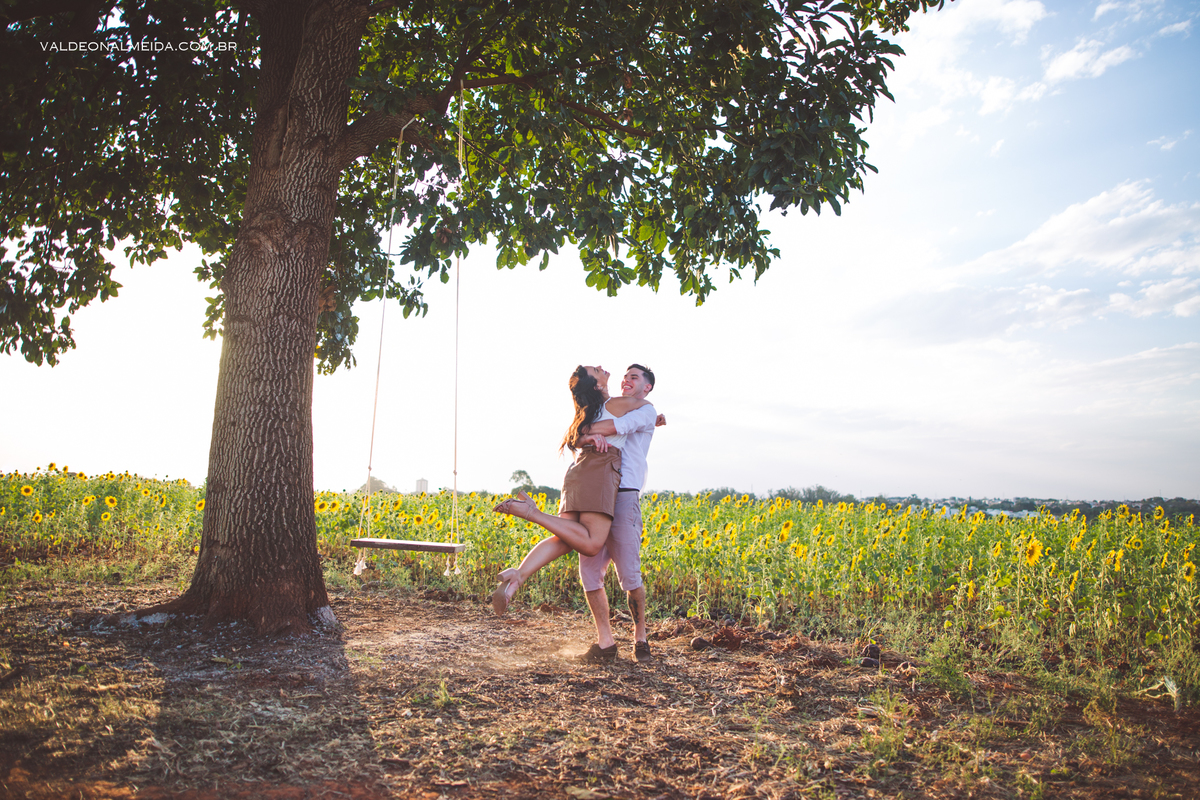 Pedido de casamento surpresa emocionante em Holambra