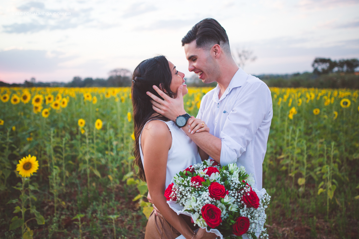 Pedido de casamento surpresa emocionante em Holambra