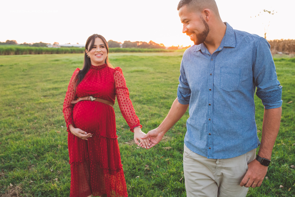 Ensaio de gestante em Holambra no por do sol