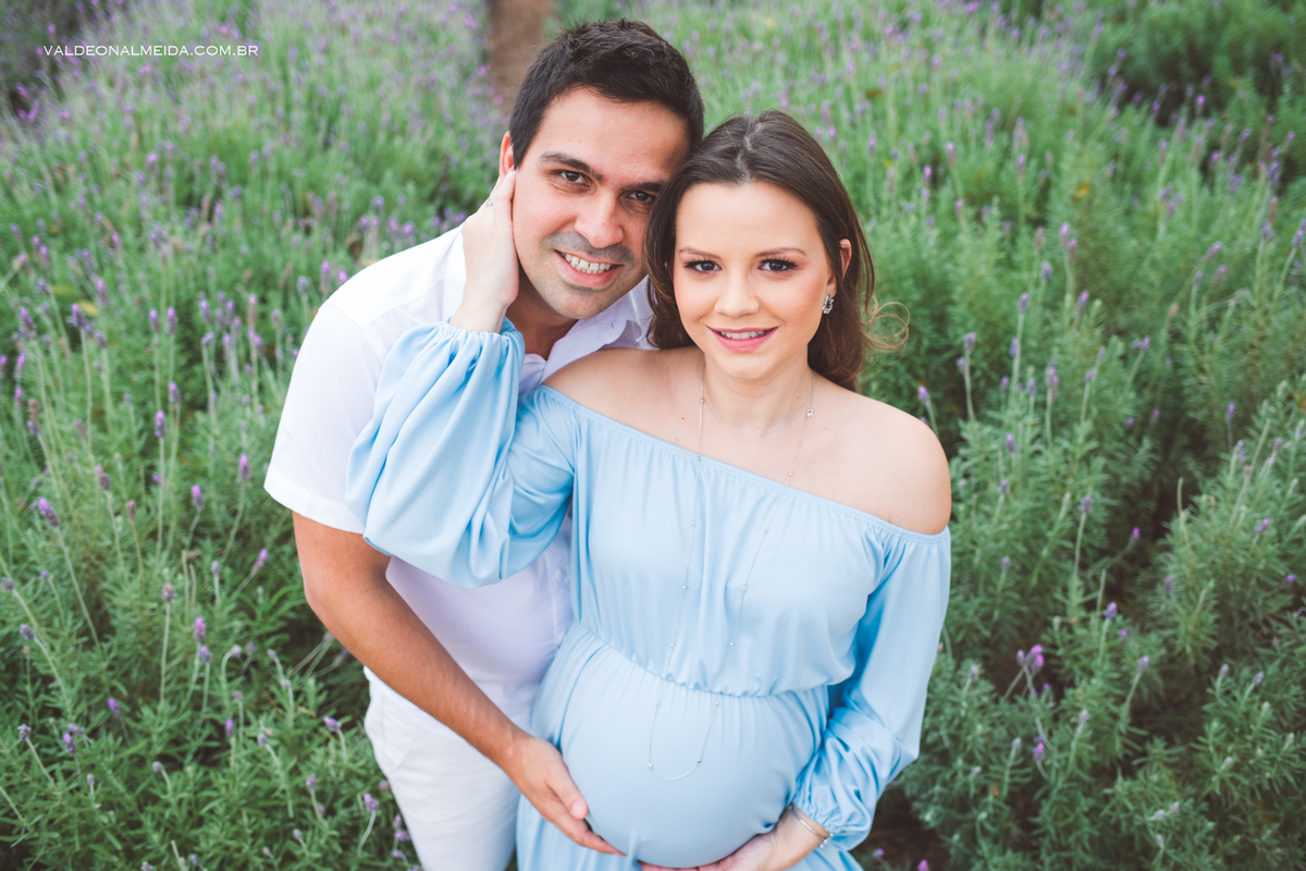 Ensaio de gestante em Holambra em uma plantação de lavanda