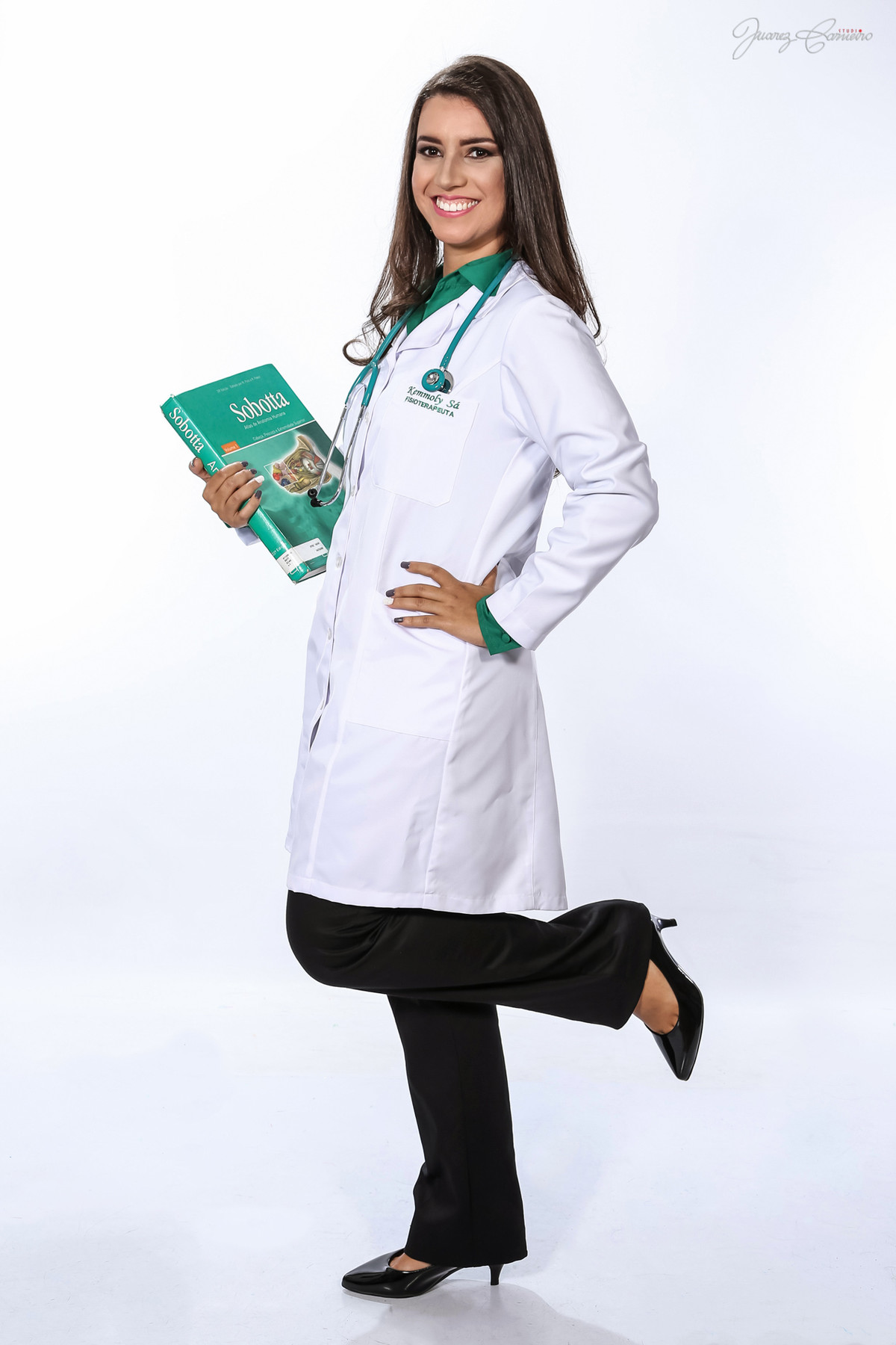 juarez-carneiro-studio-formatura-formando-beca-fisioterapia-ufpb-fotografo-joãopessoa-pb