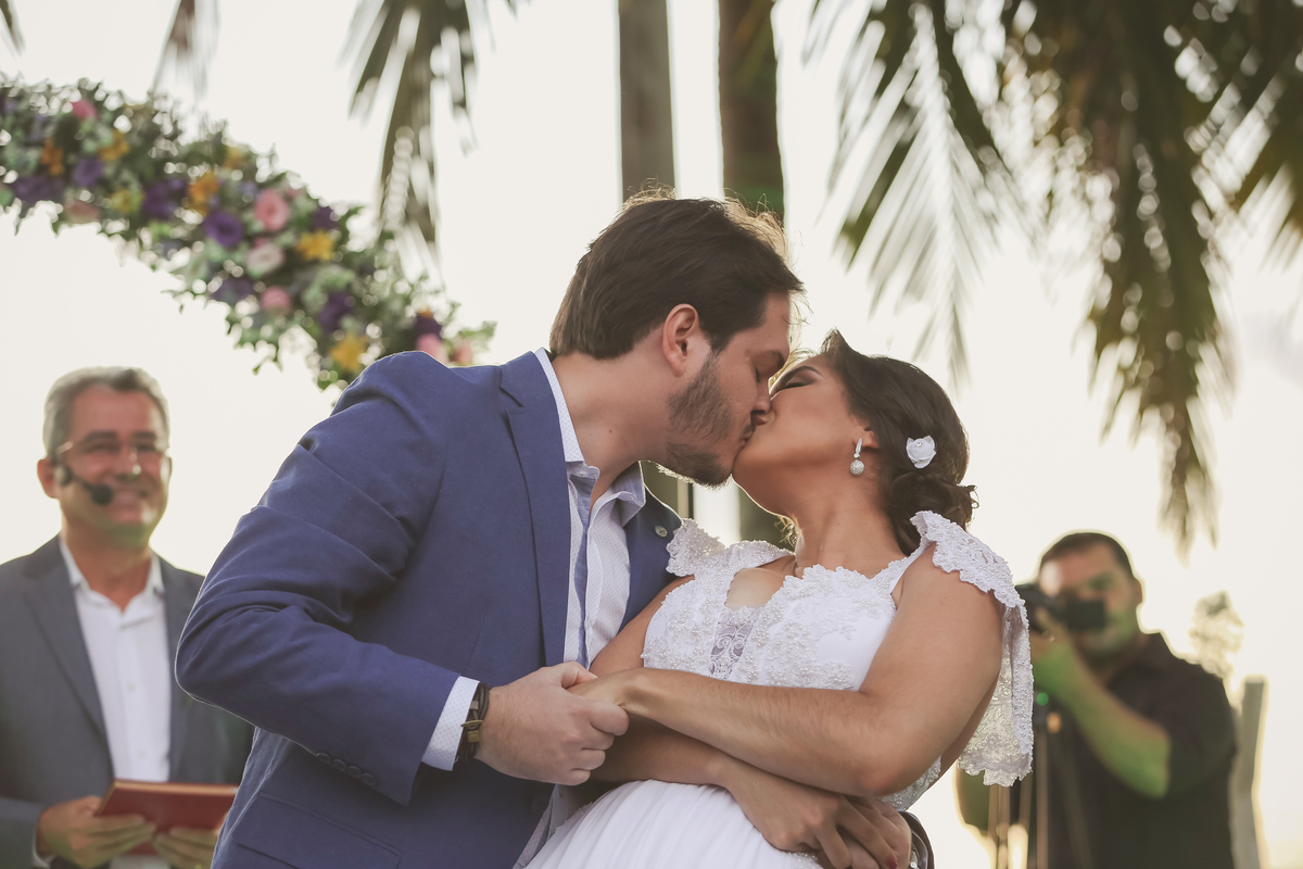 juarez-carneiro-studio-fotografo-joãopessoa-paraiba-jampa-pb-casamento-ensaio-praia-noivos-noivas-feiradenoiva-fotografodecasamento-vestidodenoiva-fotografia-foto-wedding-amor-love-sentimento-casal-juarezcarneirostudio-arte-classico-flores