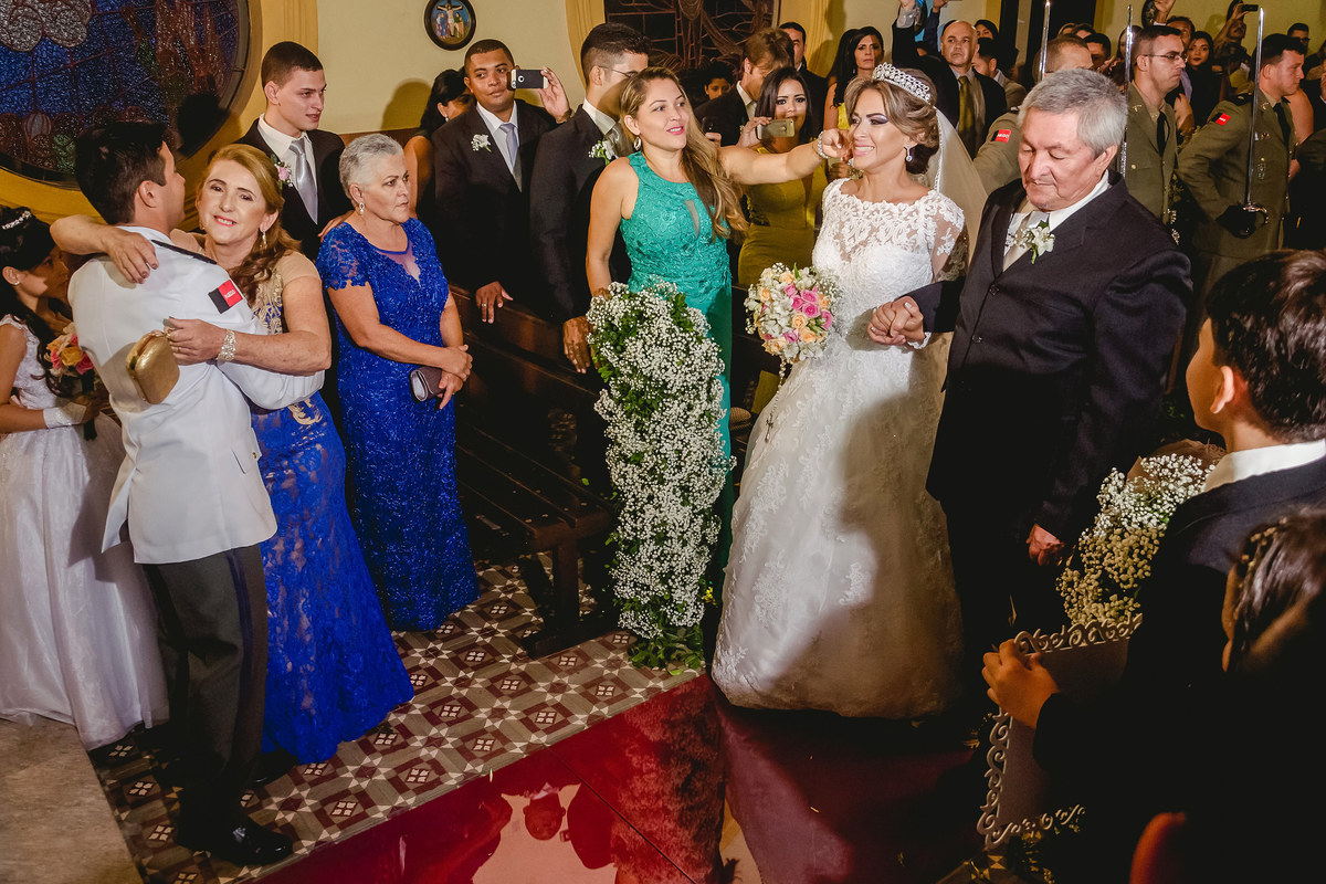 casamento-juarezcarneirostudio-melhorfotografo-fotografonaparaiba-paraiba-joãopessoa-fotos-noiva-noivo-jacaraú-militar-fotografodecasamento-ensaio-historiadecasamento-fotosdecasamento-emoção-tenente-aspirantes-espadas-pb-jampa-igreja-festa-dança