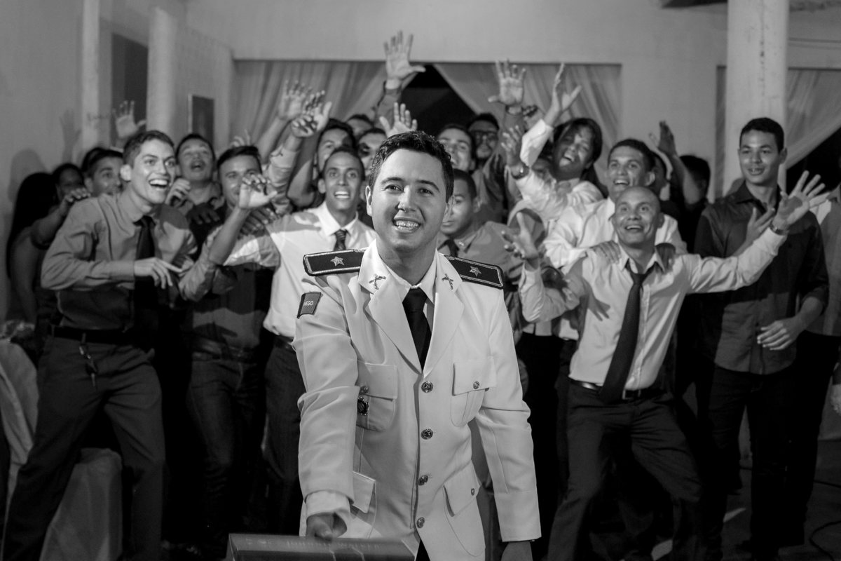 casamento-juarezcarneirostudio-melhorfotografo-fotografonaparaiba-paraiba-joãopessoa-fotos-noiva-noivo-jacaraú-militar-fotografodecasamento-ensaio-historiadecasamento-fotosdecasamento-emoção-tenente-aspirantes-espadas-pb-jampa-igreja-festa-dança