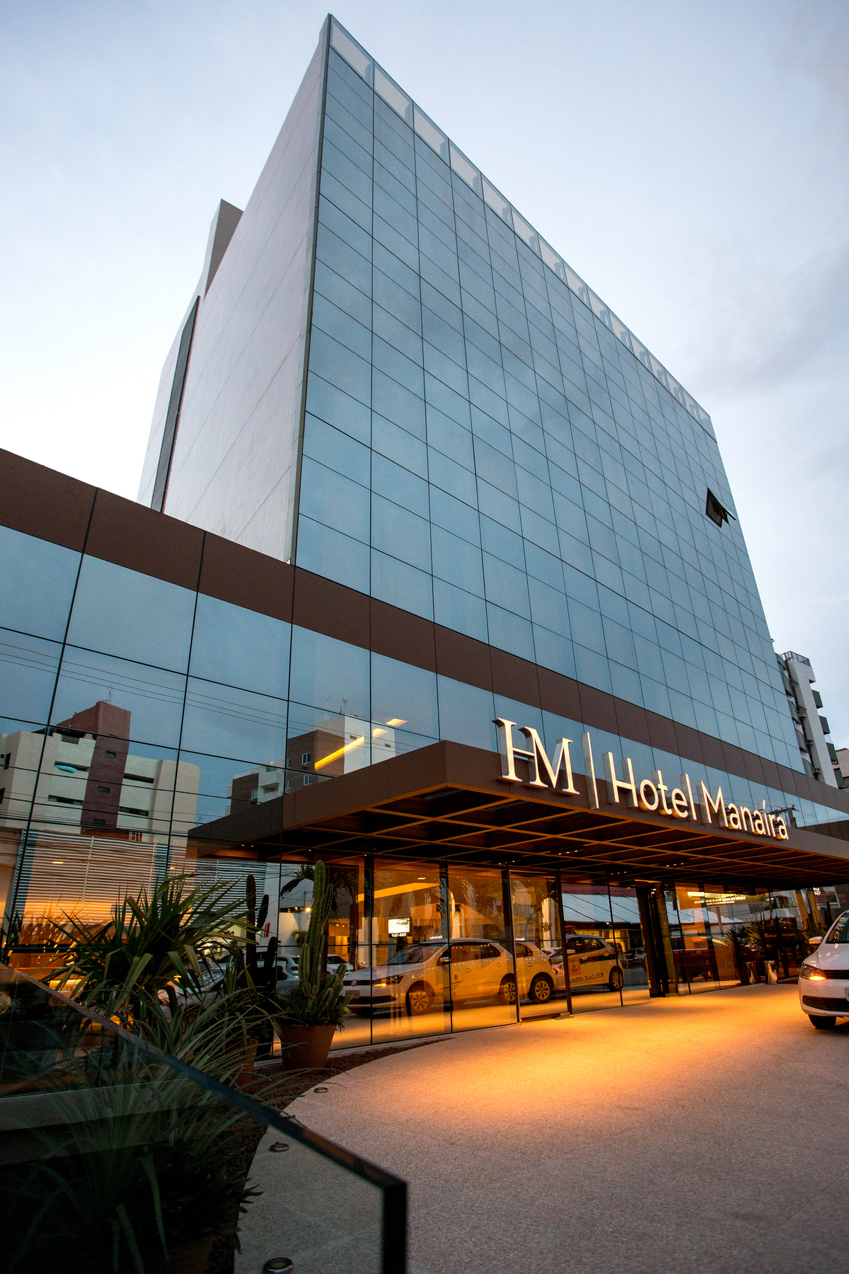 arquitetura-fachadas-peledevidro-fotografo-arquiteto-arquiteta-engenheiro-joãopessoa-paraiba-jampa-pb-engenheiro-construção-esquadrias-vidro-hotel-comercial-residencial-empreendimentos-foto-imagem-predios-edificios-hotelmanaira-manaira