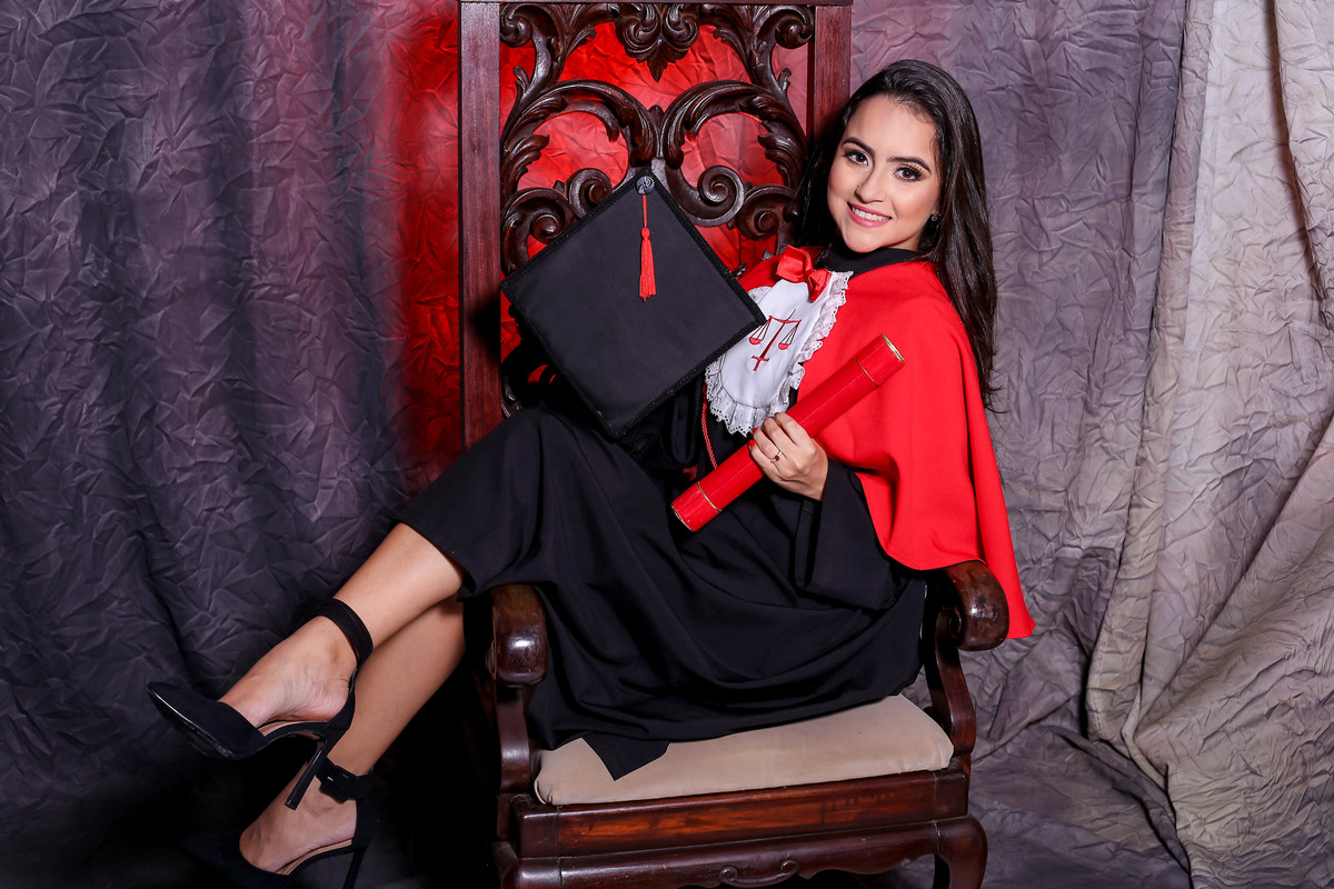 gabriela-cortez-juarez-carneiro-studio-fotografo-formatura-direito-iesp-joãopessoa-paraíba-jampa-pb-formanda-beca-becaspb-foto-estúdio-cadeiradeformatura-advogada-advogado-sonho-realização-capelo-ensaio-sessãodefotos-ufpb-nassau-asper-unipê-unip-fpb-2019